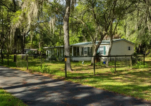 Homes for sale in Morriston, FL | 14890 Se 20th St, Morriston, FL 32668 | MLS# GC538825