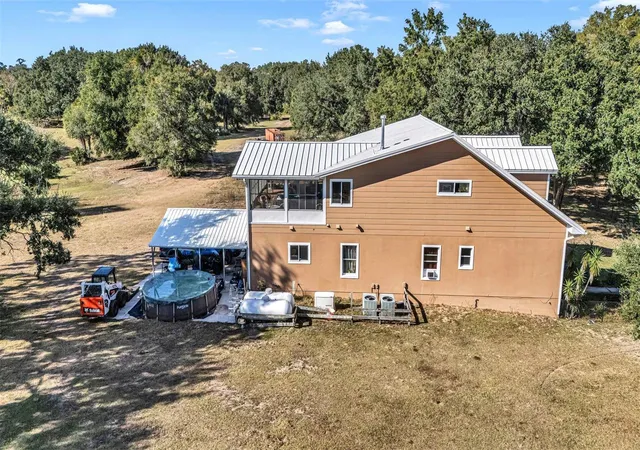 Photo 3 of House for sale at 13800 County Rd 450, Umatilla, FL 32784 | MLS# L4960577 | Listing updated on 2026-07-08