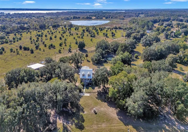 Photo 4 of House for sale at 13800 County Rd 450, Umatilla, FL 32784 | MLS# L4960577 | Listing updated on 2026-07-08