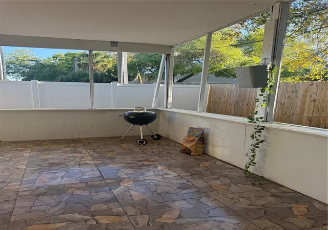 Listing Photo 2 - Condo for sale in building located at 5118 Tennis Ct Cir, TAMPA, FL 33617 - Unit #