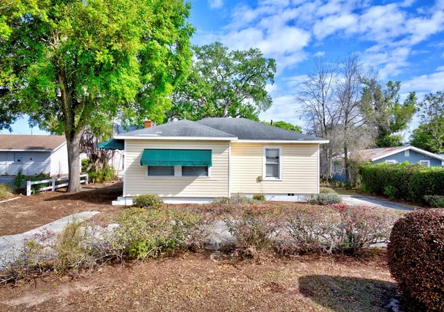 1st image of 121 Bates Ave Se, Winter Haven, FL 33880 | MLS# OM721475