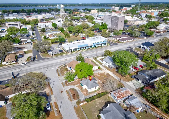 35th image of 121 Bates Ave Se, Winter Haven, FL 33880 | MLS# OM721475