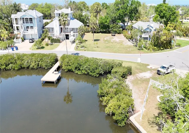3rd image of 231 Lagoon Dr, Palm Harbor, FL 34683 | MLS# TB8490521
