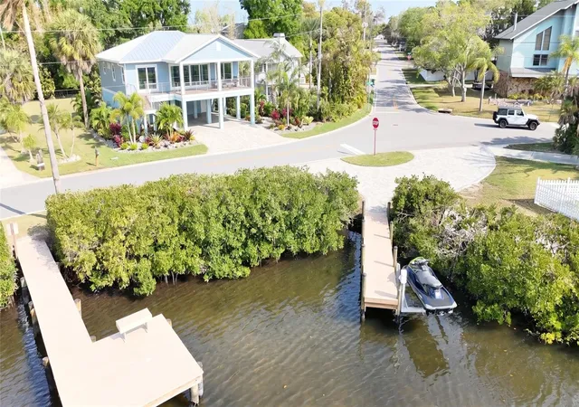 4th image of 231 Lagoon Dr, Palm Harbor, FL 34683 | MLS# TB8490521