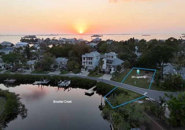 2nd image of 231 Lagoon Dr, Palm Harbor, FL 34683 | MLS# TB8490521