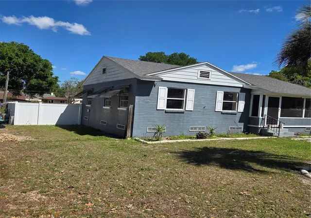 Photo 2 of Single family home for sale at 2306 Butler St, Leesburg, FL 34748 | MLS# G5110106 | Listing updated on 2026-10-03