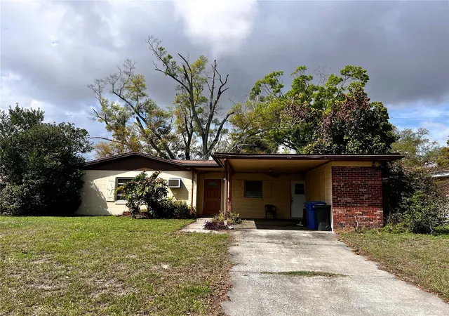 Homes for sale in Tampa, FL | 7808 N Woodlynne Ave, Tampa, FL 33614 | MLS# A4687524