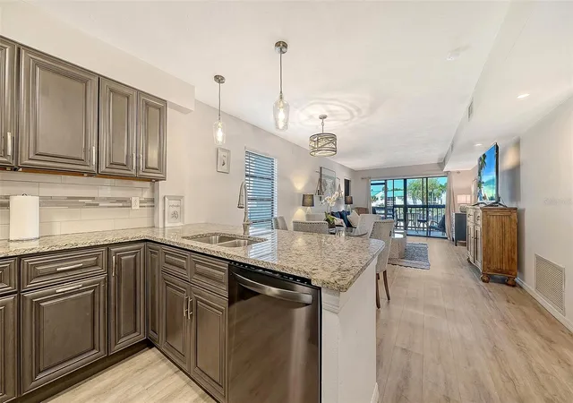Listing Photo 5 - Condo for sale in building located at 1249 Dockside Pl, SARASOTA, FL 34242 - Unit #110
