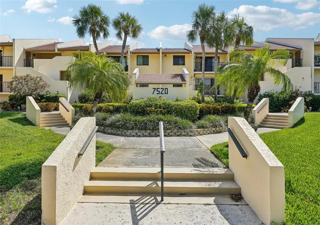 3rd image of 7520 Sunshine Skyway Ln S, St. Petersburg, FL 33711