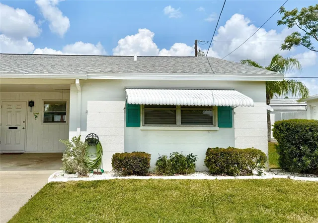 Homes for sale in Bradenton, FL | 2217 Hopkins Dr W, Bradenton, FL 34207 | MLS# A4687545