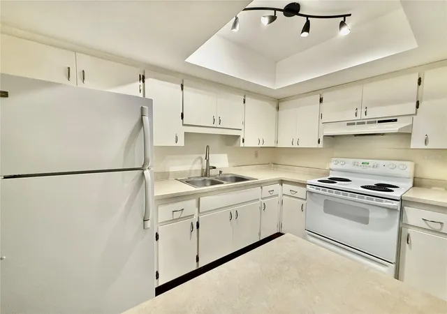 2nd image of 2217 Hopkins Dr W, Bradenton, FL 34207 | MLS# A4687545