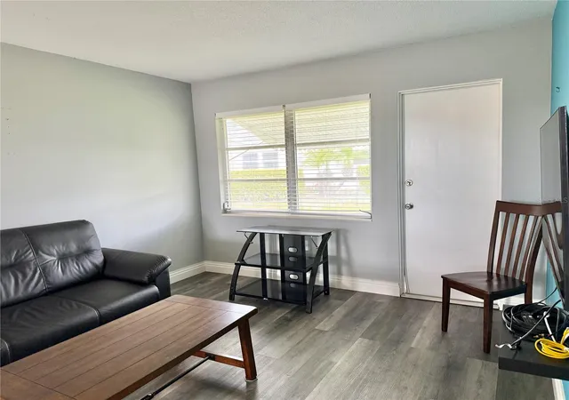 5th image of 2217 Hopkins Dr W, Bradenton, FL 34207 | MLS# A4687545