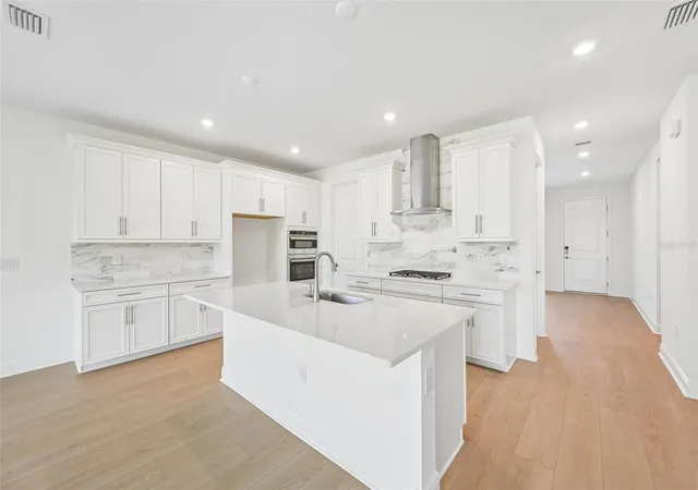 Photo 3 of Single family home for sale at 7551 Hawkstone Dr, Sarasota, FL 34241 | MLS# R4910940 | Listing updated on 2026-09-13