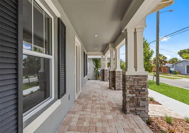 Photo 3 of Sale Pending at 1526 W Arch St, Tampa, FL 33607 | MLS# TB8490617 | Listing updated on 2026-09-28