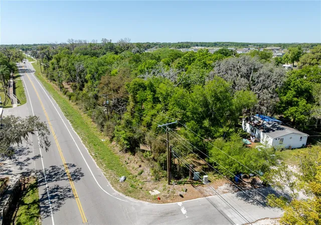 11th image of 1120 Northwood Dr, Seffner, FL 33584 | MLS# TB8490653