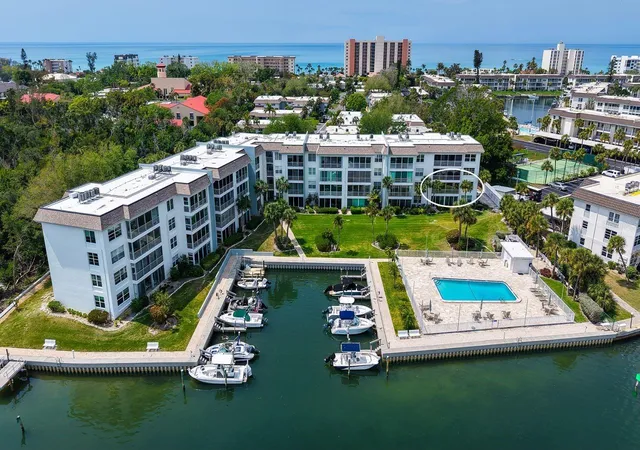 Homes for sale in Longboat Key, FL | 605 Sutton Pl #201, Longboat Key, FL 34228 | MLS# A4687586