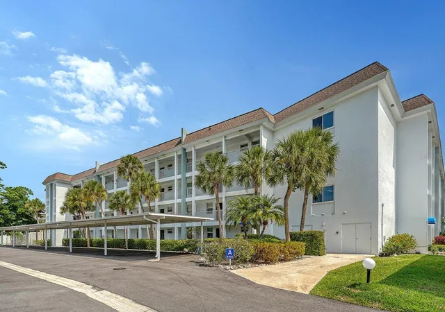 Homes for sale in Longboat Key, FL | 605 Sutton Pl #201, Longboat Key, FL 34228 | MLS# A4687586
