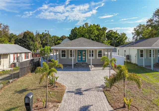 Homes for sale in Palmetto, FL | 321 21st St W, Palmetto, FL 34221 | MLS# TB8490686