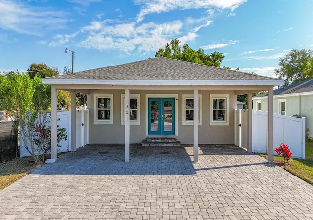 Homes for sale in Palmetto, FL | 321 21st St W, Palmetto, FL 34221 | MLS# TB8490686
