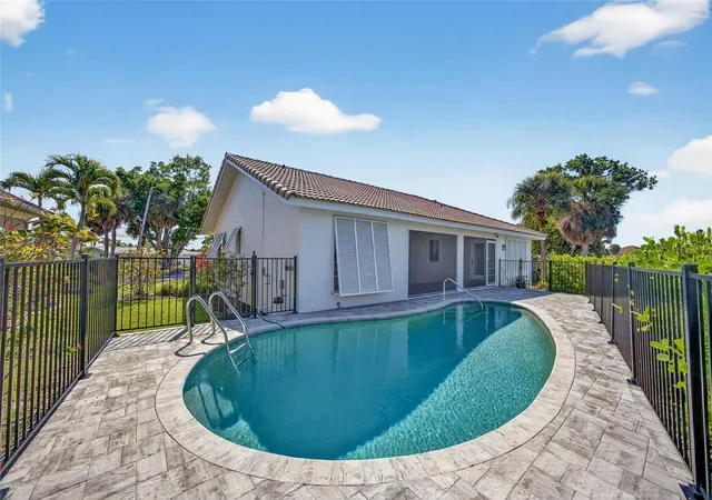 Photo 3 of Single family home for sale at 125 Donna Ct, Punta Gorda, FL 33950 | MLS# C7523956 | Listing updated on 2026-08-26