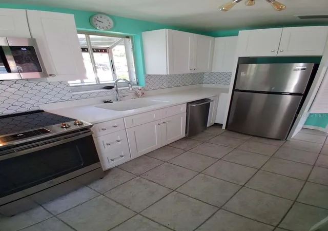 4th image of 3372 Mayflower St, Sarasota, FL 34231 | MLS# A4687594