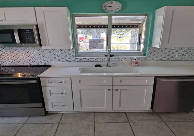5th image of 3372 Mayflower St, Sarasota, FL 34231 | MLS# A4687594