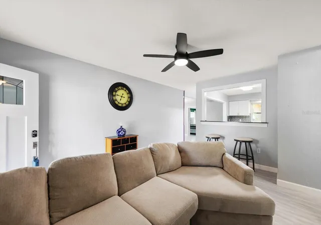 4th image of 611 11Th St Nw, Largo, FL 33770 | MLS# TB8490715