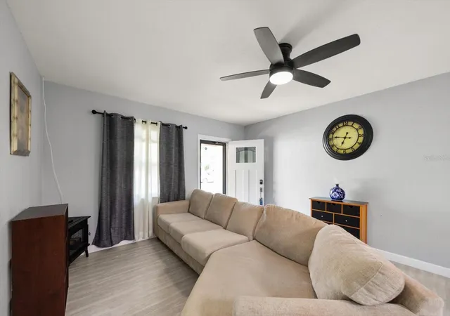 5th image of 611 11Th St Nw, Largo, FL 33770 | MLS# TB8490715
