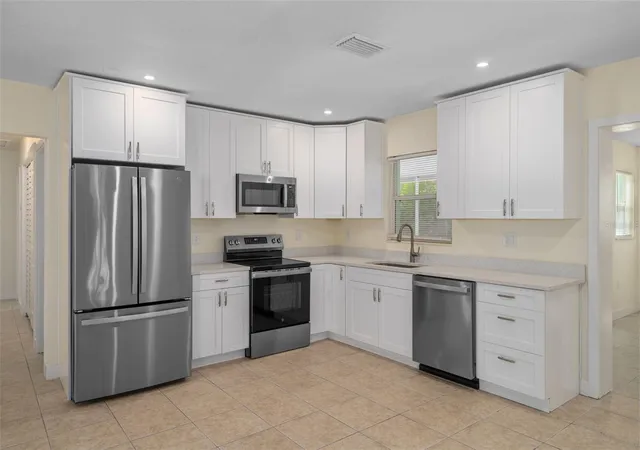 3rd image of 4808 W Euclid Ave, Tampa, FL 33629 | MLS# TB8490739