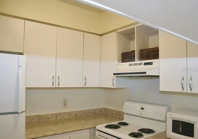 5th image of 2735 Sw 35 Pl #1607, Gainesville, FL 32608 | MLS# GC538852