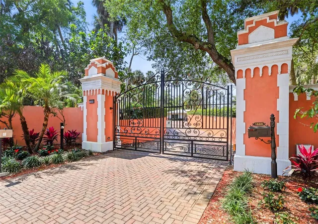 Homes for sale in St Petersburg, FL | 1600 Park St N, St Petersburg, FL 33710 | MLS# TB8490752