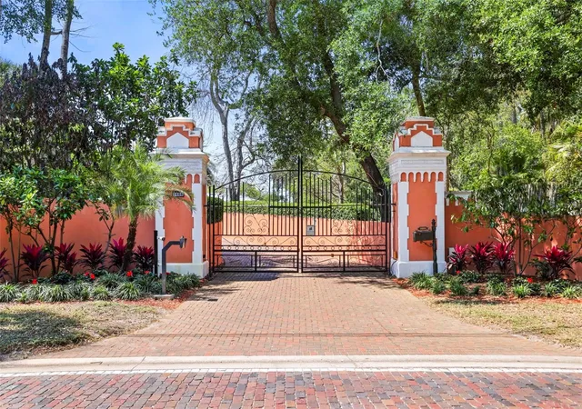 Homes for sale in St Petersburg, FL | 1600 Park St N, St Petersburg, FL 33710 | MLS# TB8490752