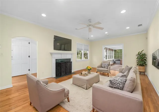Homes for sale in Gainesville, FL | 717 Ne Boulevard, Gainesville, FL 32601 | MLS# GC538853