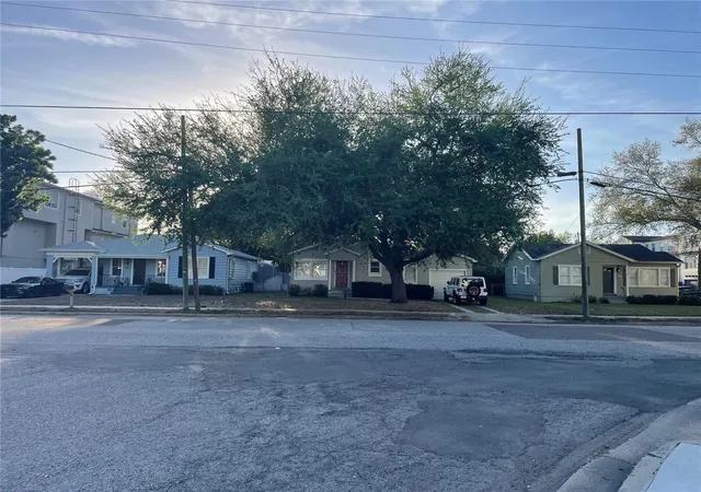 2nd image of 301 S Audubon Ave, Tampa, FL 33609 | MLS# TB8490790