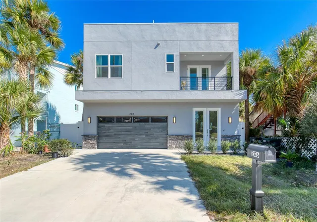 Photo 2 of Single family home for sale at 206 N Halifax Ave, Daytona Beach, FL 32118 | MLS# V4948123 | Listing updated on 2026-04-03