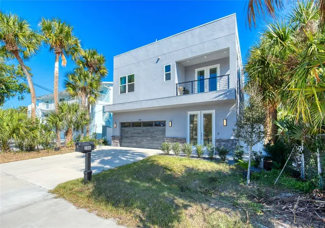 Photo 3 of Single family home for sale at 206 N Halifax Ave, Daytona Beach, FL 32118 | MLS# V4948123 | Listing updated on 2026-04-03