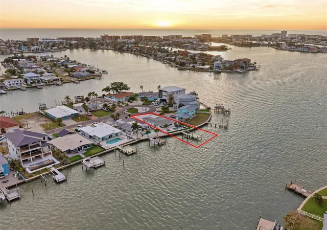 4th image of 16113 5Th St E, Redington Beach, FL 33708 | MLS# TB8490844