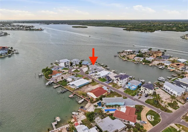 5th image of 16113 5Th St E, Redington Beach, FL 33708 | MLS# TB8490844