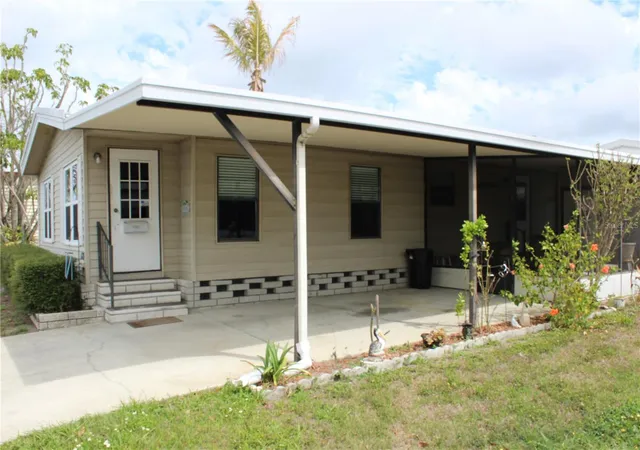 Photo 3 of Manufactured home for sale at 6807 Mount Pleasant Rd Ne #51, Saint Petersburg, FL 33702 | MLS# G5110153 | Listing updated on 2026-10-13