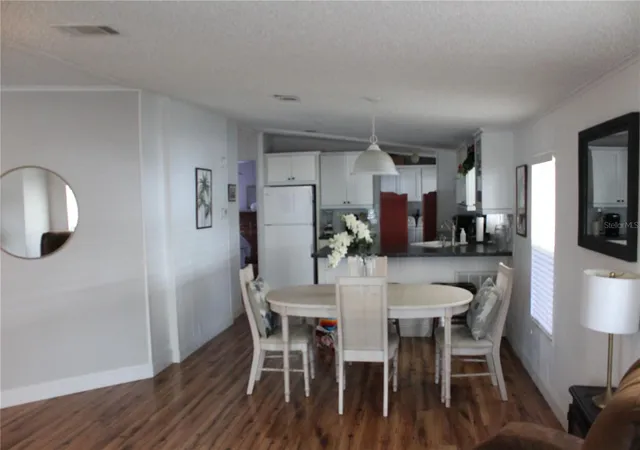 Photo 4 of Manufactured home for sale at 6807 Mount Pleasant Rd NE #51, Saint Petersburg, FL 33702 | MLS# G5110153 | Listing updated on 2026-10-13