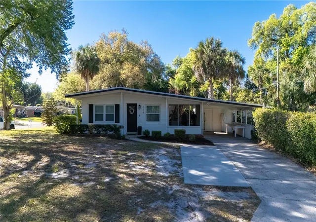 Photo 1 of Single family home for sale at 106 E Jinkins Cir, Sanford, FL 32773 | MLS# O6393921 | Listing updated on 2026-09-30