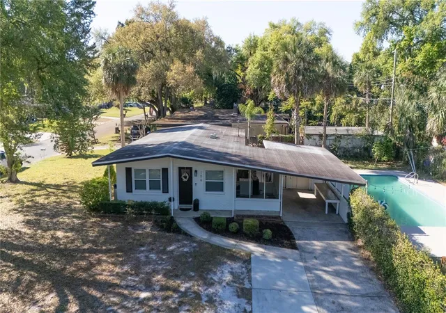 Photo 3 of Single family home for sale at 106 E Jinkins Cir, Sanford, FL 32773 | MLS# O6393921 | Listing updated on 2026-09-30