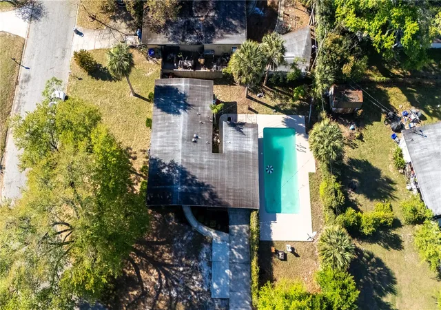 Photo 4 of Single family home for sale at 106 E Jinkins Cir, Sanford, FL 32773 | MLS# O6393921 | Listing updated on 2026-09-30