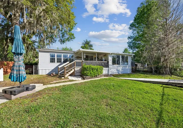 Homes for sale in Satsuma, FL | 334 Paradise Cir, Satsuma, FL 32189 | MLS# GC538860