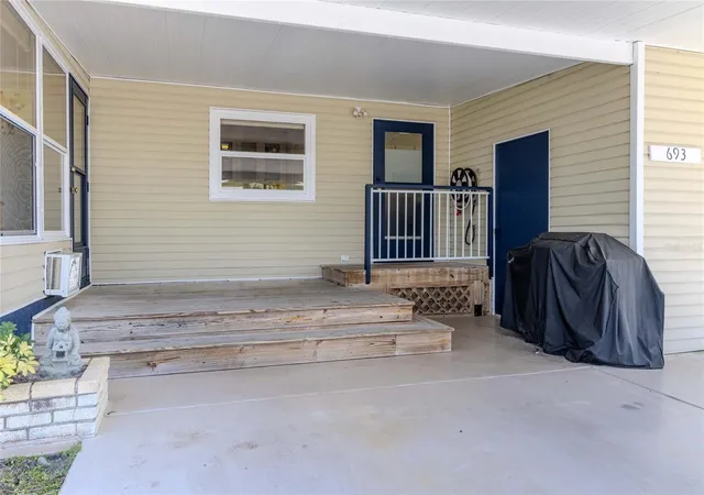 Photo 3 of Manufactured home for sale at 2100 Kings Hwy Crescent #693, Port Charlotte, FL 33980 | MLS# C7523981 | Listing updated on 2026-04-01