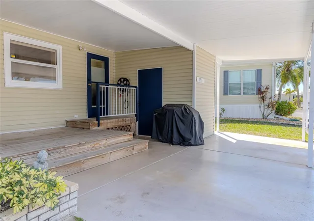 Photo 4 of Manufactured home for sale at 2100 Kings Hwy Crescent #693, Port Charlotte, FL 33980 | MLS# C7523981 | Listing updated on 2026-04-01