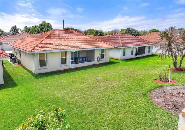 Photo 3 of Single family home for sale at 144 Morning Glory Cir, Winter Haven, FL 33884 | MLS# P4938259 | Listing updated on 2026-10-02