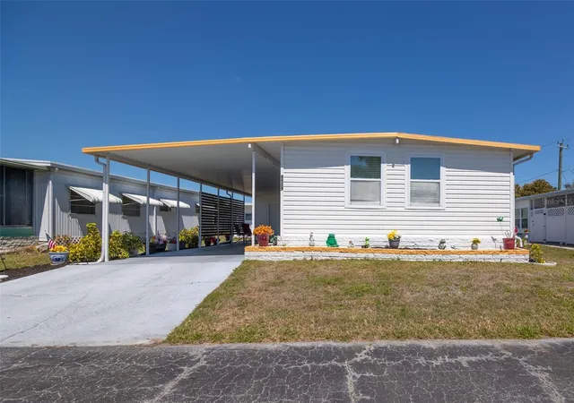 1st image of 5509 Bermuda Ct, Bradenton, FL 34207 | MLS# A4687666