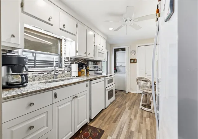 Photo 3 of Manufactured home for sale at 5509 Bermuda Ct, Bradenton, FL 34207 | MLS# A4687666 | Listing updated on 2026-10-08