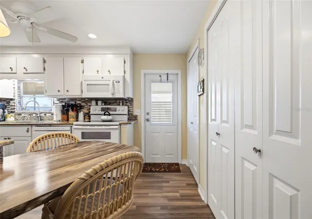 Photo 3 of Manufactured home for sale at 5509 Bermuda Ct, Bradenton, FL 34207 | MLS# A4687666 | Listing updated on 2026-10-08